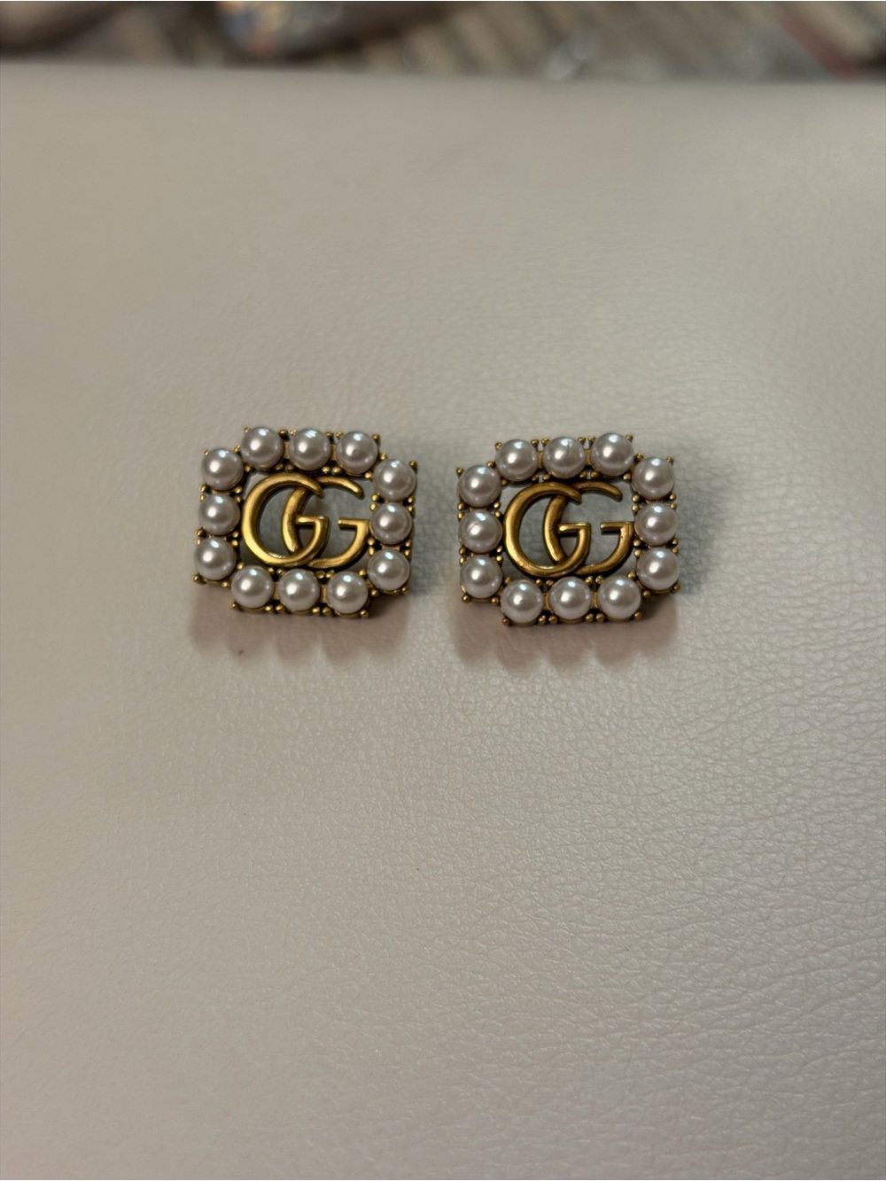 Gucci Gold GG Pearl Frame Earrings - Picture 2 of 10